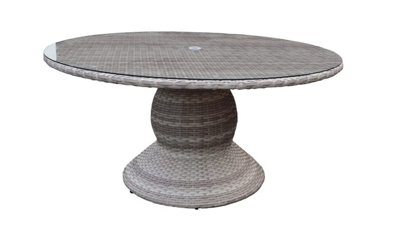 Outdoor dining table set from New Garden Qatar